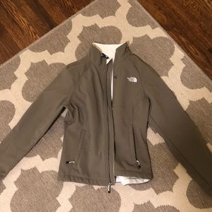 Women’s North Face olive jacket.